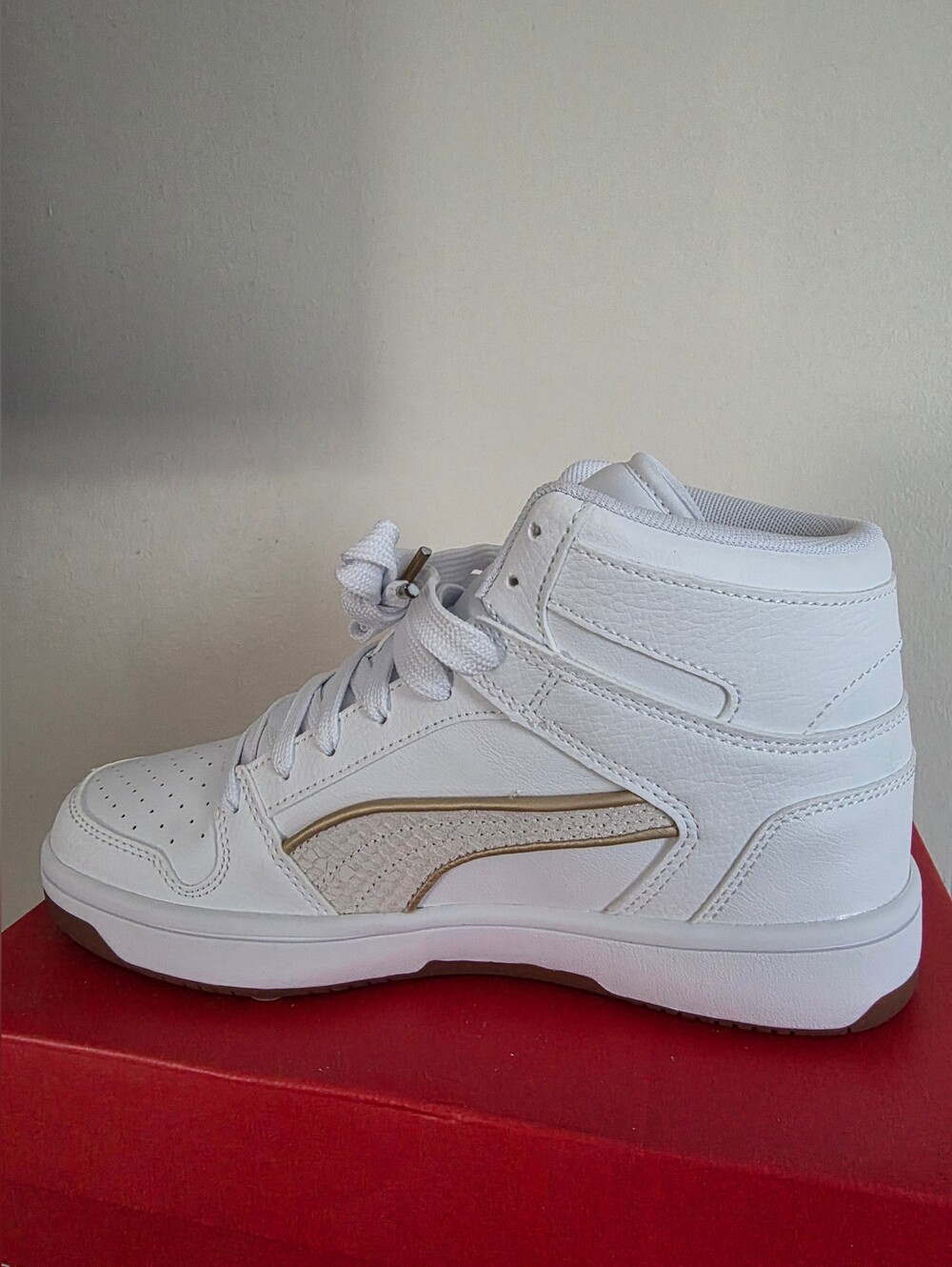 PUMA Rebound Layup Women Size 7 New With Box